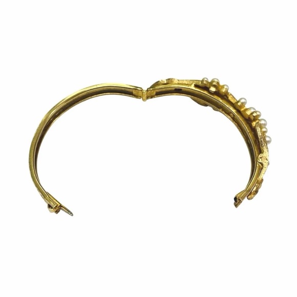 🌟Gold Toned Pearl Bracelet🌟